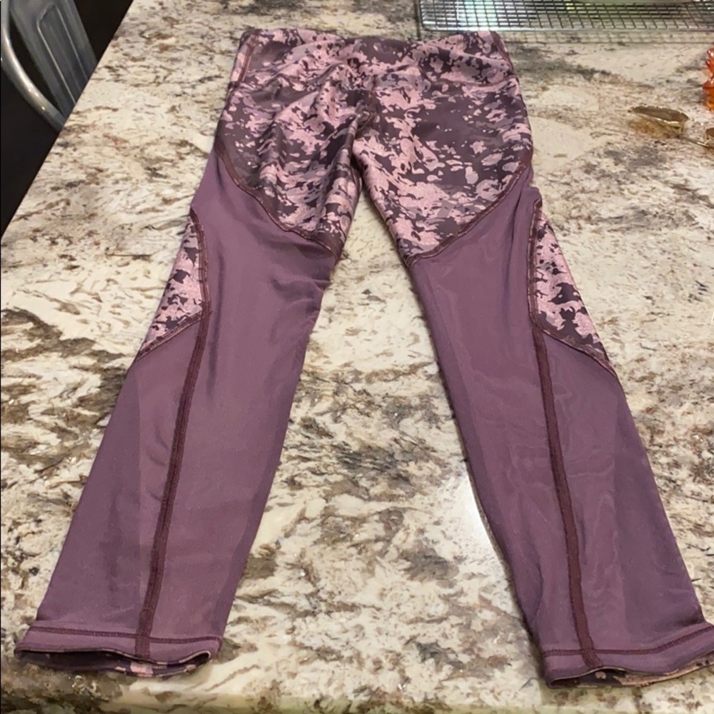 Under Armour : Camo Workout Pants - Picture 10 of 10